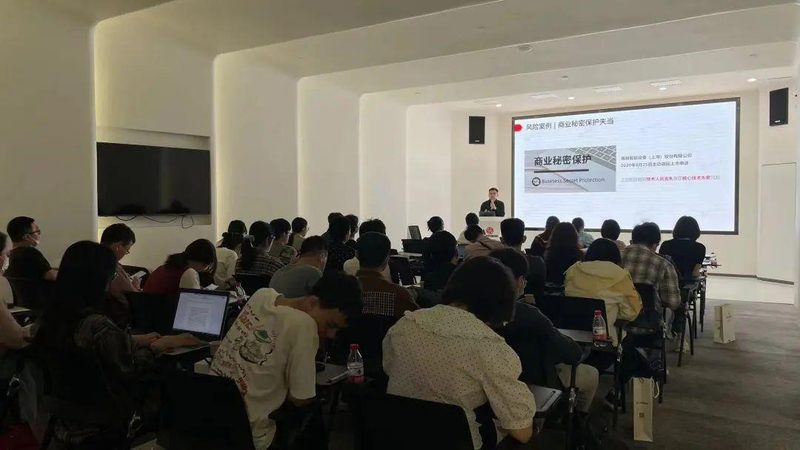 企业应根据自身实际情况，适当增加研发费用投入。可以通过以下途径实现：
